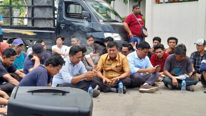 
					Warga Tambak Rejo Blokir Akses PT Sari Incofood, Tuntut Janji Pekerjaan