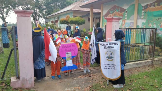 
					TKIT Al Hiya Sambut Ramadhan Dengan Melaksanakan Pawai(Madan)