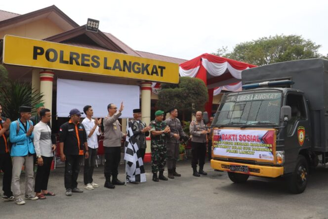 
					Polres Langkat Gelar Baksos Polri Presisi Sebanyak 600 Paket