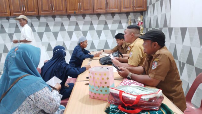 
					Pemkab Deli Serdang Salurkan Tali Asih untuk Bilal Mayit dan Penggali Kubur di Batang Kuis