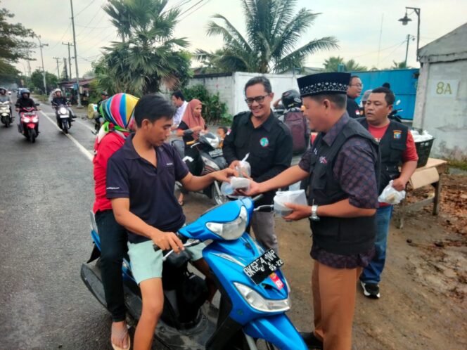 
					PD IWO Deli Serdang Berbagi Takjil Didukung PT Hari Mulia Digital Pers dan Bankom Garuda Medan