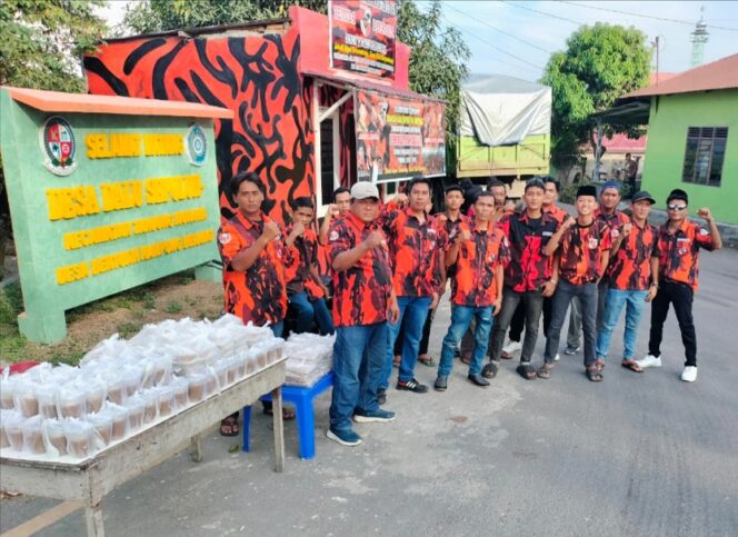 
					Pemuda Pancasila Anak Ranting 04 Desa Dalu Sepuluh-A Berbagi Takjil 