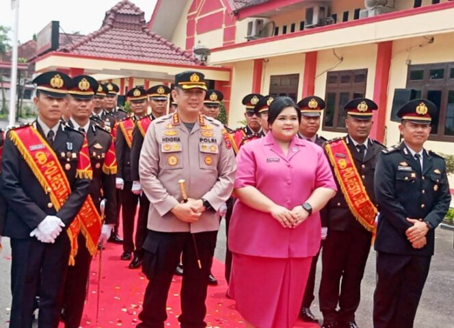 
					Kombes Pol Hendria Lesmana Resmi Pegang Tongkat Komando Polresta Deli Serdang