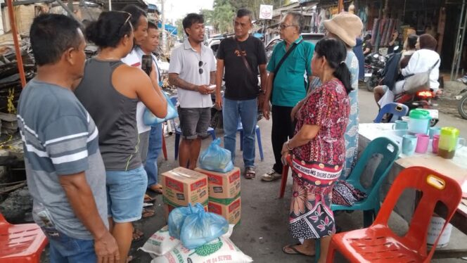 
					Peduli Korban Kebakaran, DPC HPI Kabupaten Langkat, Pengusaha, Penggiat Pariwisata Bukit Lawang Berikan Bantuan