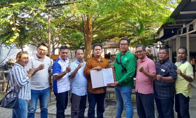 
					Ketum Formappel RI bersama jajaran nya, serahkan SK kepengurusan Formapoel RI Dpd Kota Medan (21/4/2025) 