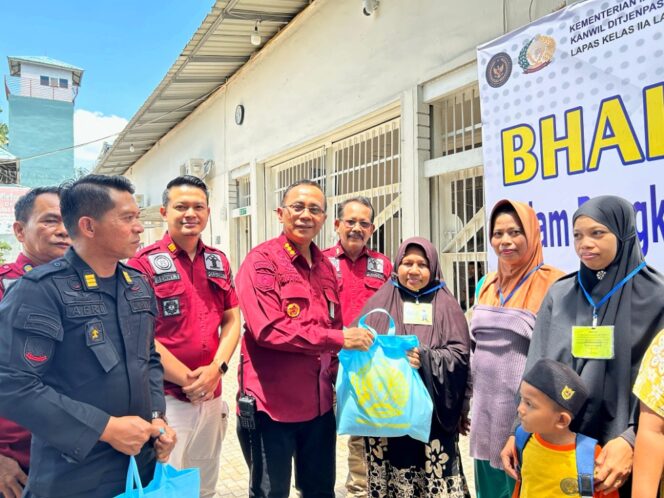 
					Wujud Kepedulian Nyata, Lapas Labuhan Ruku Kembali Bagikan Sembako