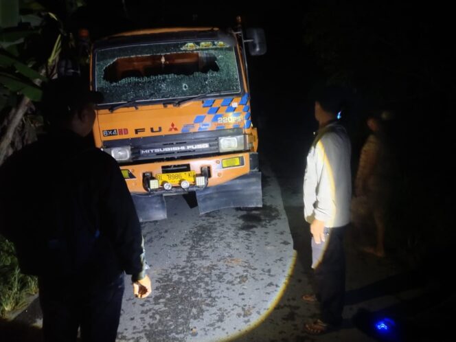 
					Truck Fuso Angkut Excavator Penyebab Listrik Padam