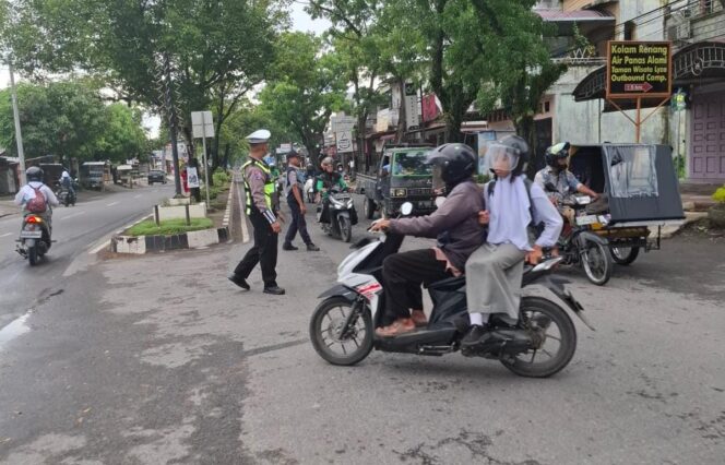 
					Satlantas Polres Langkat Gelar Strong Point Disejumlah Titik Strategis