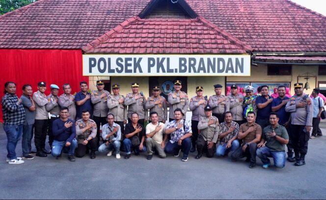 
					Kapolres Dan Ketua Bhayangkari Cabang Langkat Lakukan Kunker di Dua Polsek