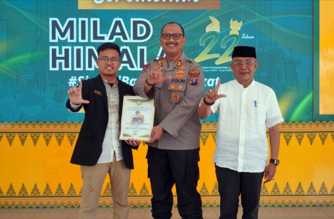 
					Milad Ke-22 Himala, Kapolres Langkat Terima Penghargaan