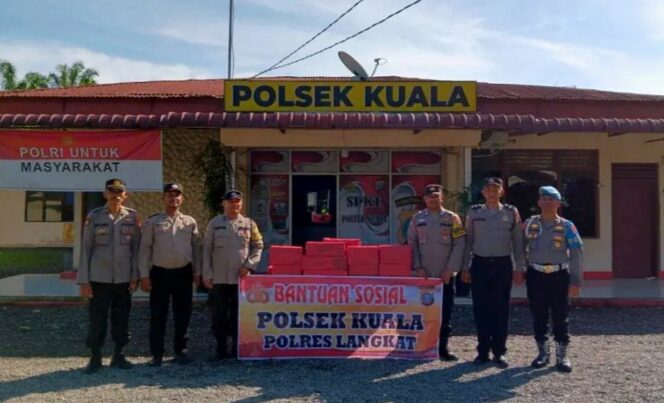 
					Momen Berbagi Keberkahan Jum’at, Polsek Kuala Bagikan Bansos Kepada Masyarakat Sekitar
