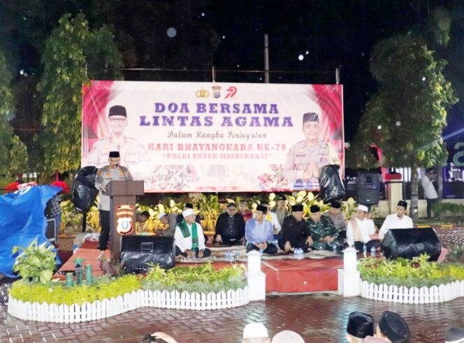 
					Polres Langkat Gelar Doa Bersama Lintas Agama di Tengah Rintik Hujan