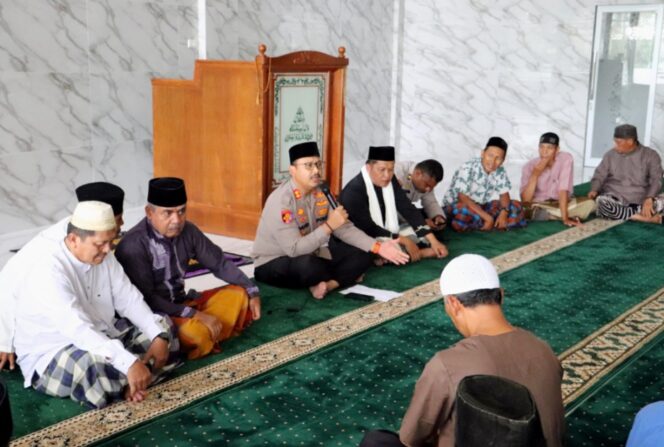 
					Gelar Jumat Curhat, Polres Langkat Sampaikan Pesan Kamtibmas