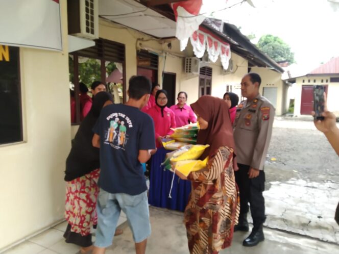 
					Polsek Salapian Gelar Gerakan Pangan Murah Polri