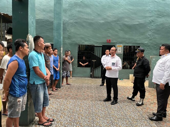 
					Kalapas Soetopo Berutu Cek Langsung Kebersihan dan Fasilitas Wartelsuspas di Blok Hunian