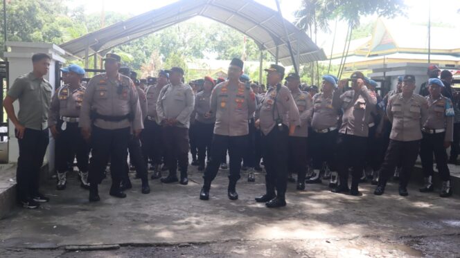 
					Kapolres Langkat Pimpin Pengamanan Aksi Uras Di Gedung DPRD