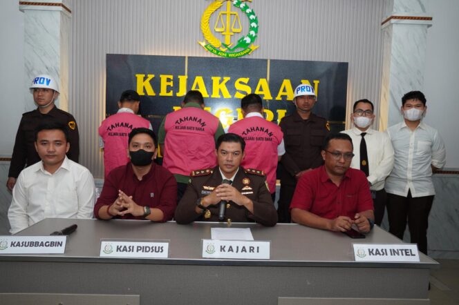 
					Kejari Batu Bara Tahan Plt Kadisdik Dan Dua Tersangka Lain Kasus Korupsi Bimtek Sertifikasi Guru