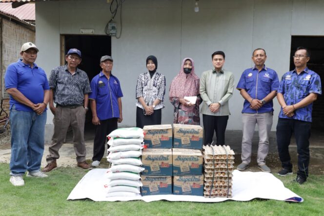 
					Rumah Nursidah Ludes Terbakar, Ricky Anthony Hadir Berikan Bantuan