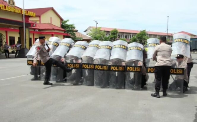
					Tingkatkan Kesiapsiagaan Personel, Polres Pelabuhan Belawan Latihan Dalmas