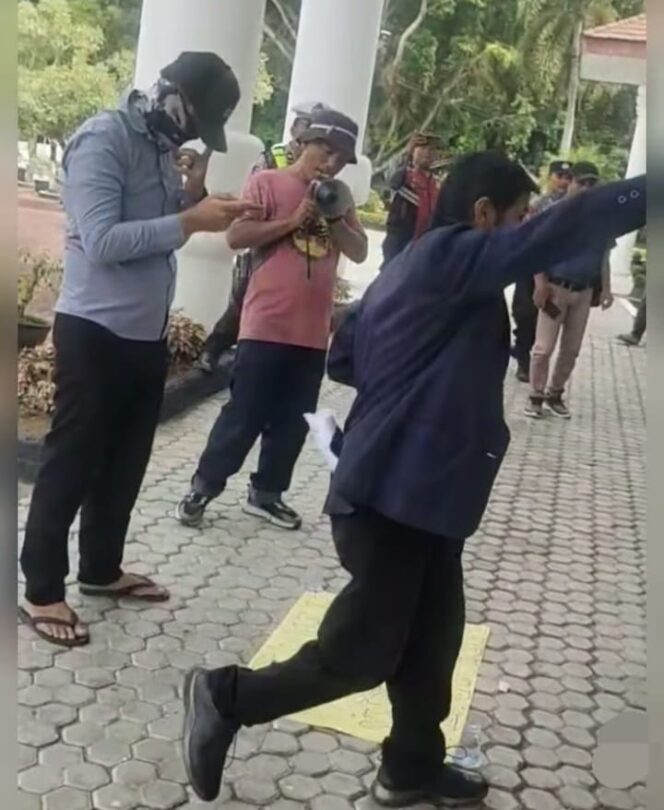 
					LSM GAMPKER Gelar Aksi Unras ke Dinas Kesehatan Kabupaten Asahan 