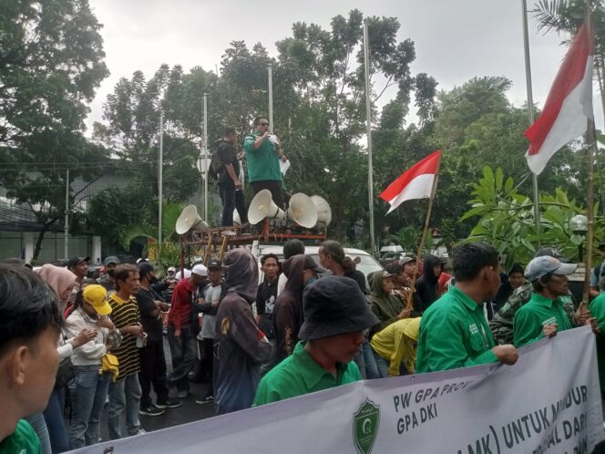 
					Dugaan Ijazah Palsu Hakim Arsul Sani, PW GPA DKI Gelar Aksi di Kantor MK