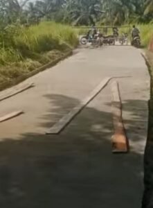Warga Sei Udang Angkat Bicara Soal Jalan Hancur Dilindas Truk Bermuatan Excavator