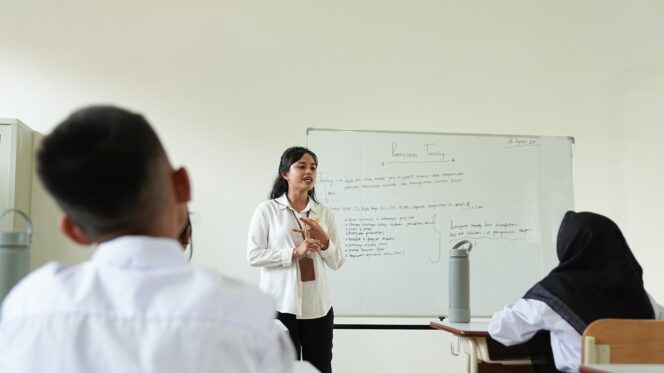 
					Beban Kerja Guru Berdasarkan Permendikbud 11/2025