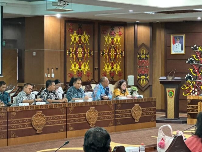 
					Gubernur Kalimantan Tengah Gelar Rapat Persiapan Natal Tahun 2025