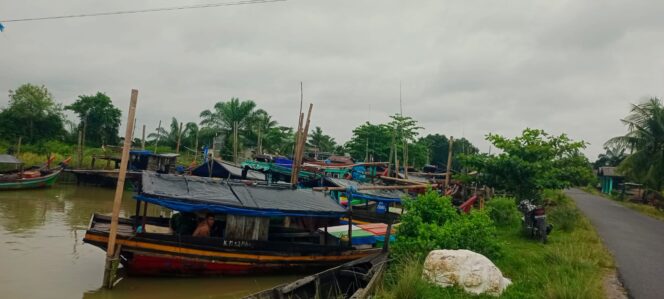 
					Cuaca Buruk, Nelayan Pantai Labu Tak Bisa Melaut 