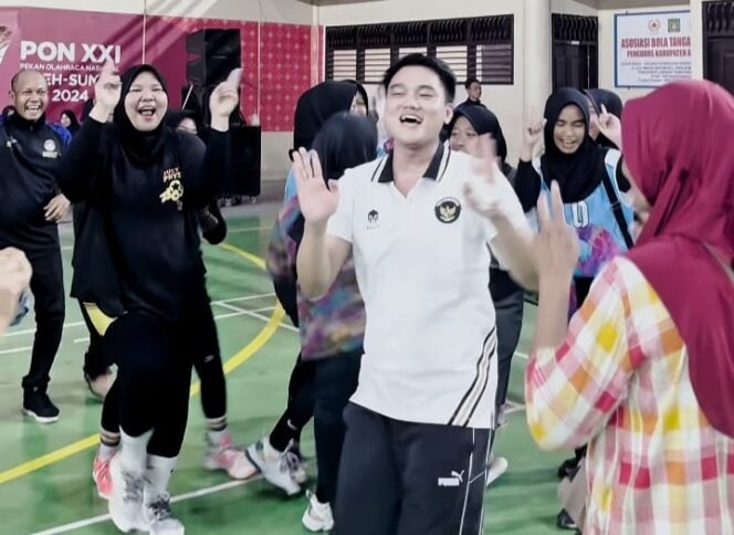 
					Joget Bareng Para Kaum Hawa, Pimpinan DPRD Sumut Viral