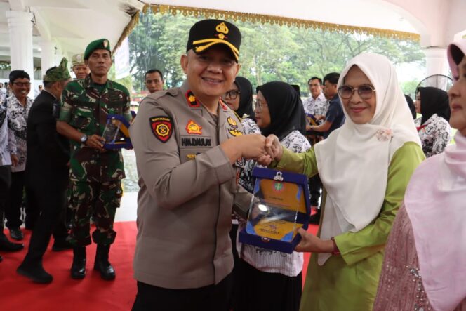 
					Wakapolres Langkat Hadiri Upacara PGRI ke-80 Dan Hari Guru Nasional