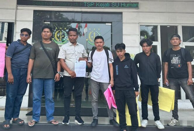 
					Kejatisu Didemo, AMAP2-SU Desak Pemeriksaan Kadis Kesehatan Tapteng