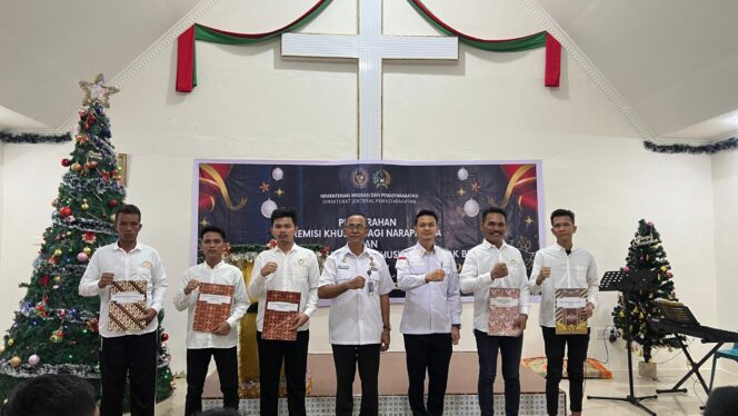 
					Penuh Sukacita Natal, 67 Warga Binaan Lapas Labuhan Ruku Terima Remisi 