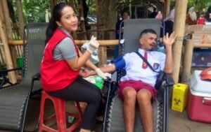 Wak Udin Donor Darah di Pantai Labu, Konten Kreator Ajak Warga Peduli Sesama