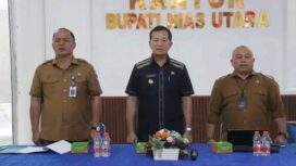 foto tengah:Yusman Zega Wabub Nias Utara,kiri Yurman Waruwu Plt.Kadiskes Nias Utara dan kanan, Ka Badan BPOM Medan Sumut.