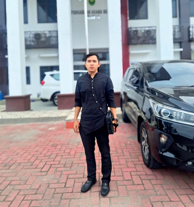 
					Anomali Antara Desain Makro Presidensiil dan Praktek Mikro Parlementerianisme Lokal