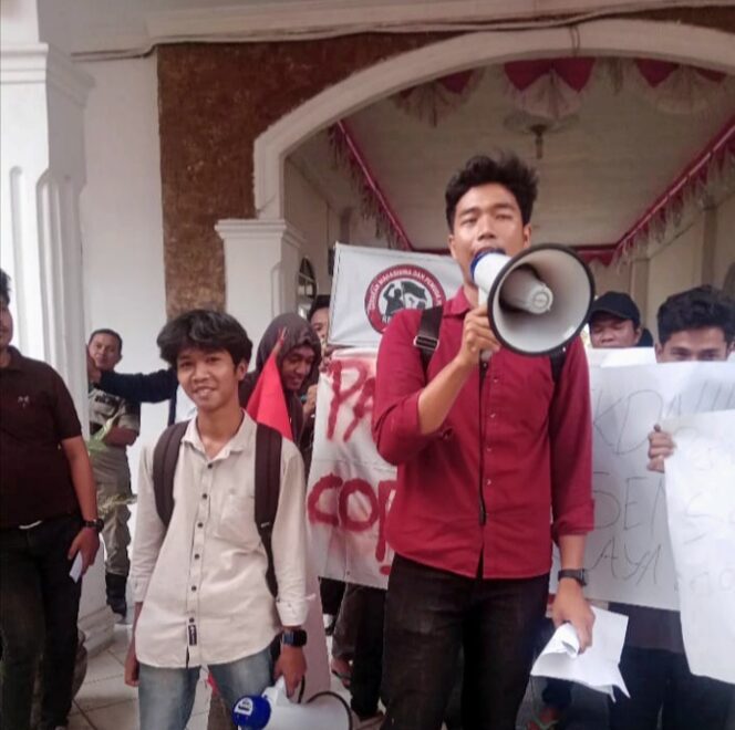 
					Sekda Asahan Rangkap Jabatan Dewas PDAM Tirta Silau Piasa, Gempar Asahan Geruduk Kantor Bupati