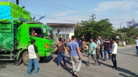 Foto: Unjukrasa Aliansi Putra Melayu Dalu Hadang Truk Melintas Jalan sei Belumai. (2/2/2026).
