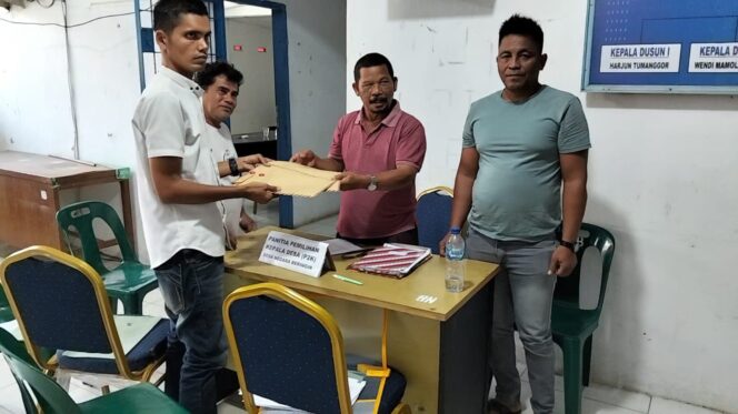 
					Bertekad Majukan Desa, Lurah Bakin Manik Resmi Mendaftar Balon Kades Negara Beringin