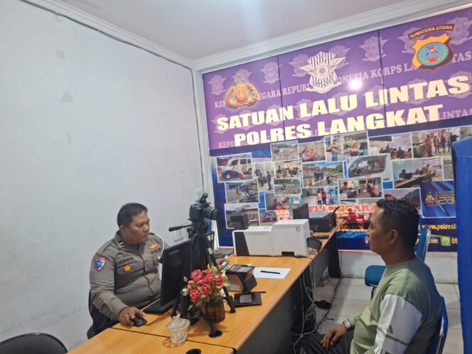 
					Polres Langkat Perkuat Pelayanan SIM, “Polantas Menyapa” Layanan Humanis dan Profesional