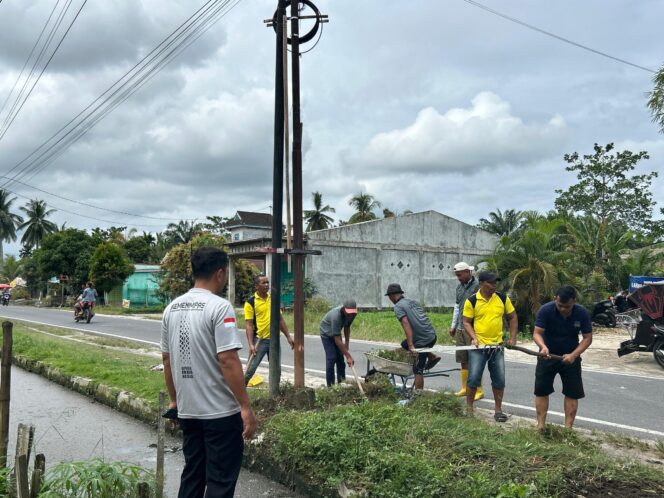 
					Sambut Ramadan dengan Bersih-Bersih, Kalapas Labuhan Ruku Pimpin Langsung Gotong Royong Lingkungan hingga Musholla