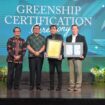 FOTO: Bupati Deli Serdang, dr H Asri Ludin Tambunan memberikan Perayaan pada acara *Greenship Certification Ceremony* di Mahogany Ballroom, Lantai II Grand City Hall Medan, Sabtu (21/2/2026).(istimewa).