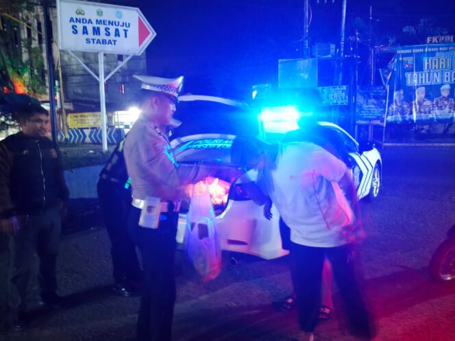 
					Sahur On The Road Polres Langkat bersama Polsek Jajaran