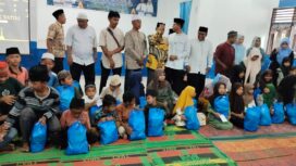 Foto bersama Saat Setelah pemberian santunan anak yatim di kota galang (6/3) istimewa.