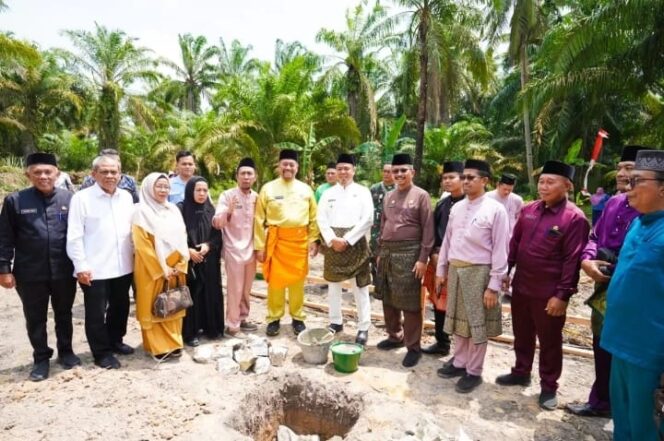 
					Bupati Batubara Melaksanakan Peletakkan Batu Pertama Pembangunan Rumah Tahfiz Al-Qur’an