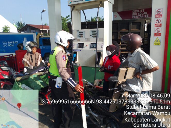 
					Satlantas Polres Langkat Lakukan Pengaturan Lalu Lintas dan Pengawasan di SPBU