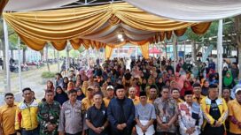 Foto bersama anggota Dprd Deli Serdang Fraksi Partai Hanura Junaidi SH dengan Konstituen nya di Desa Bandar Klippa (12/3) R Anggi.