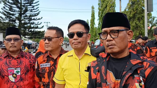 
					PAC Pemuda Pancasila dan PK Golkar Tanjung Morawa Bagikan 3.000 Takjil di Simpang Kayu Besar