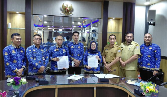 
					Foto: perjanjian pinjam pakai lahan seluas 141 Ha tersebut antara Pemerintah Provinsi (Pemprov) Sumatera Utara (Sumut) dengan Pemkab Deli Serdang. (Kominfostan ds)
