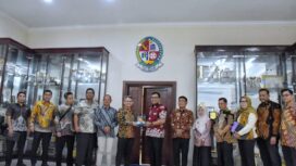 FOTO:Bupati Deli Serdang, dr. H. Asri Ludin Tambunan, bersama Wakil Bupati Lom Lom Suwondo menerima audiensi Kepala KPP Pratama Lubuk Pakam, Muhammad Syafei Harahap, di ruang rapat lantai II, Jumat (10/4/2026). (Dok. Diskominfostan Deli Serdang)